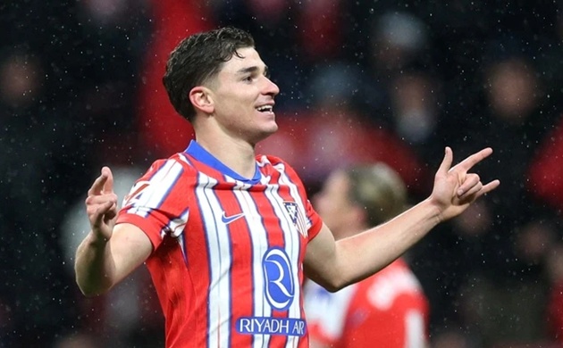Barcelona và tham vọng khó khăn trước Julian Alvarez